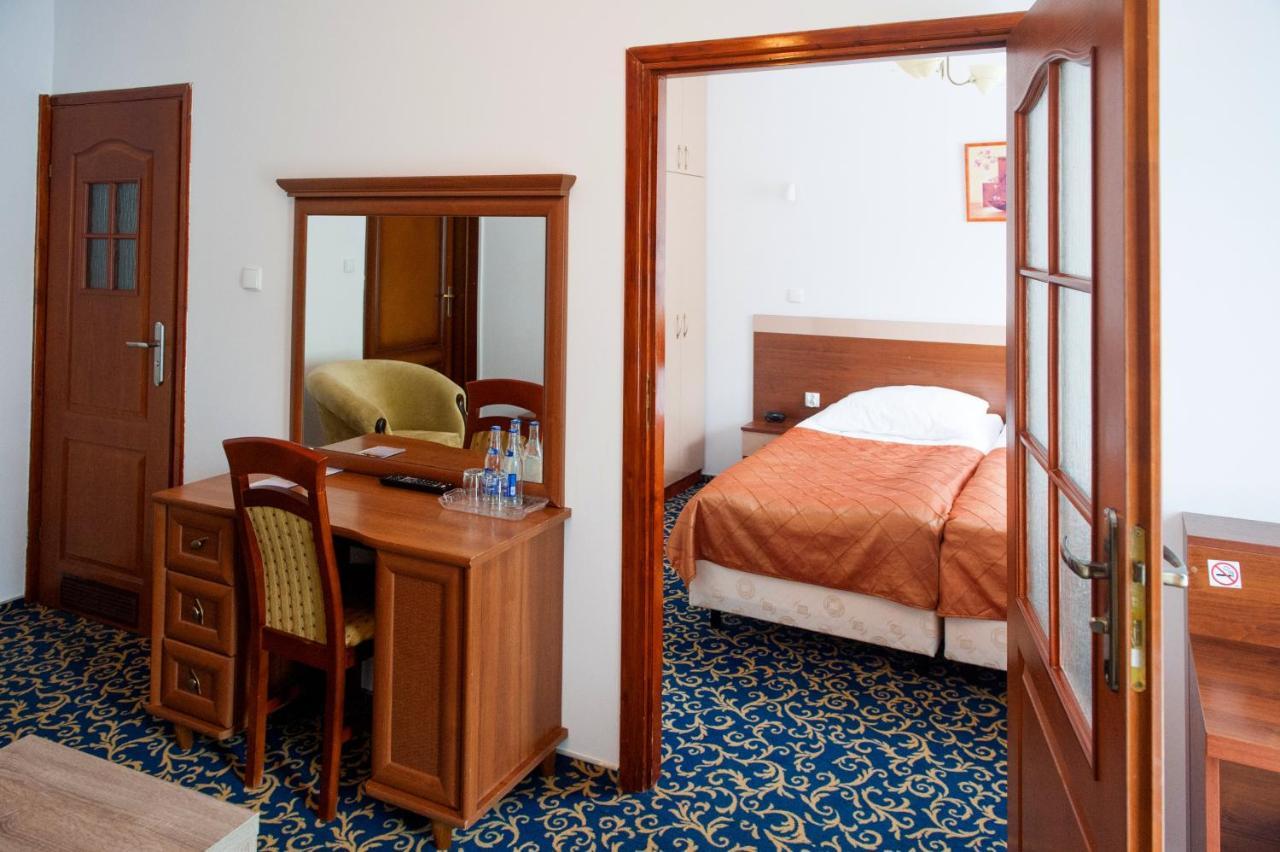 Hotel Sezam Kraczkowa Buitenkant foto